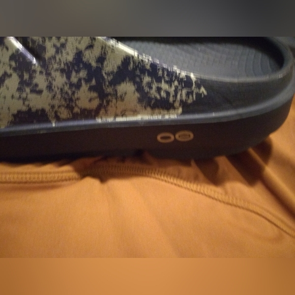 OOFOS Clogs - Picture 2 of 5